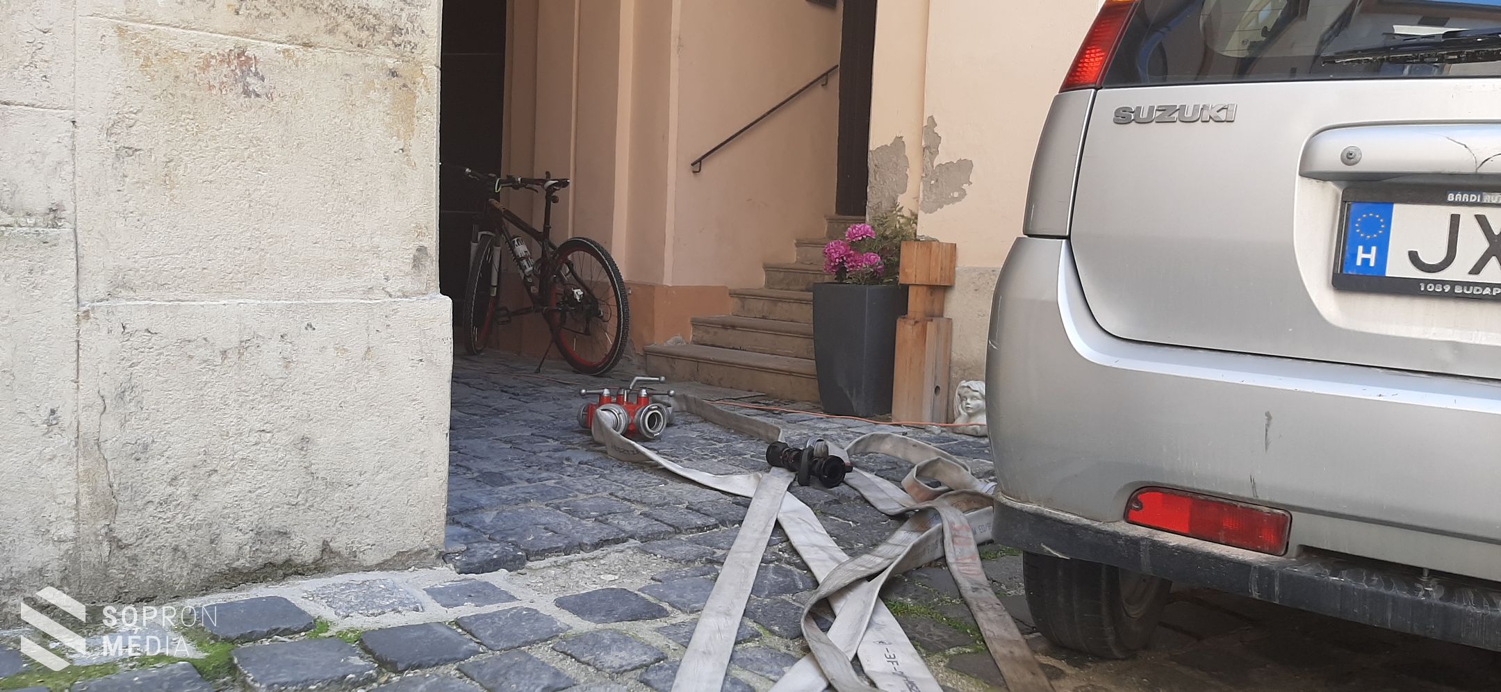 FRISSÍTETT! Tűzhelyen felejtett étel miatt vonultak ki nagy erőkkel a soproni tűzoltók