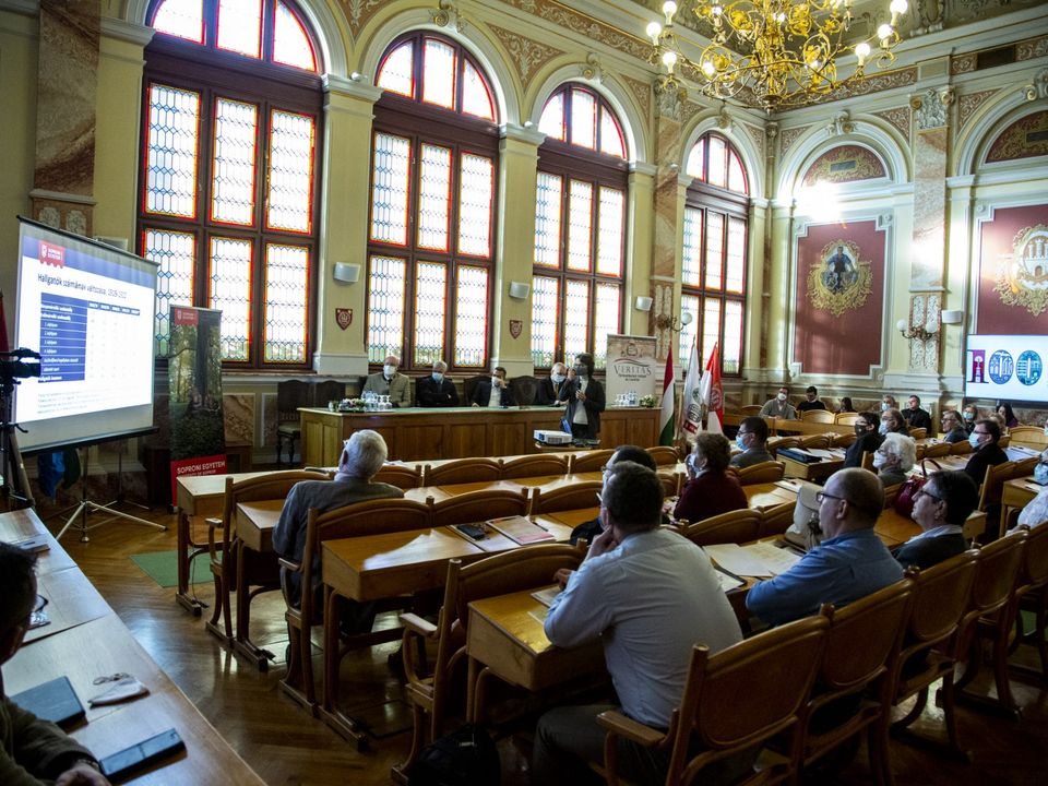 Történelmi konferencia a Városházán