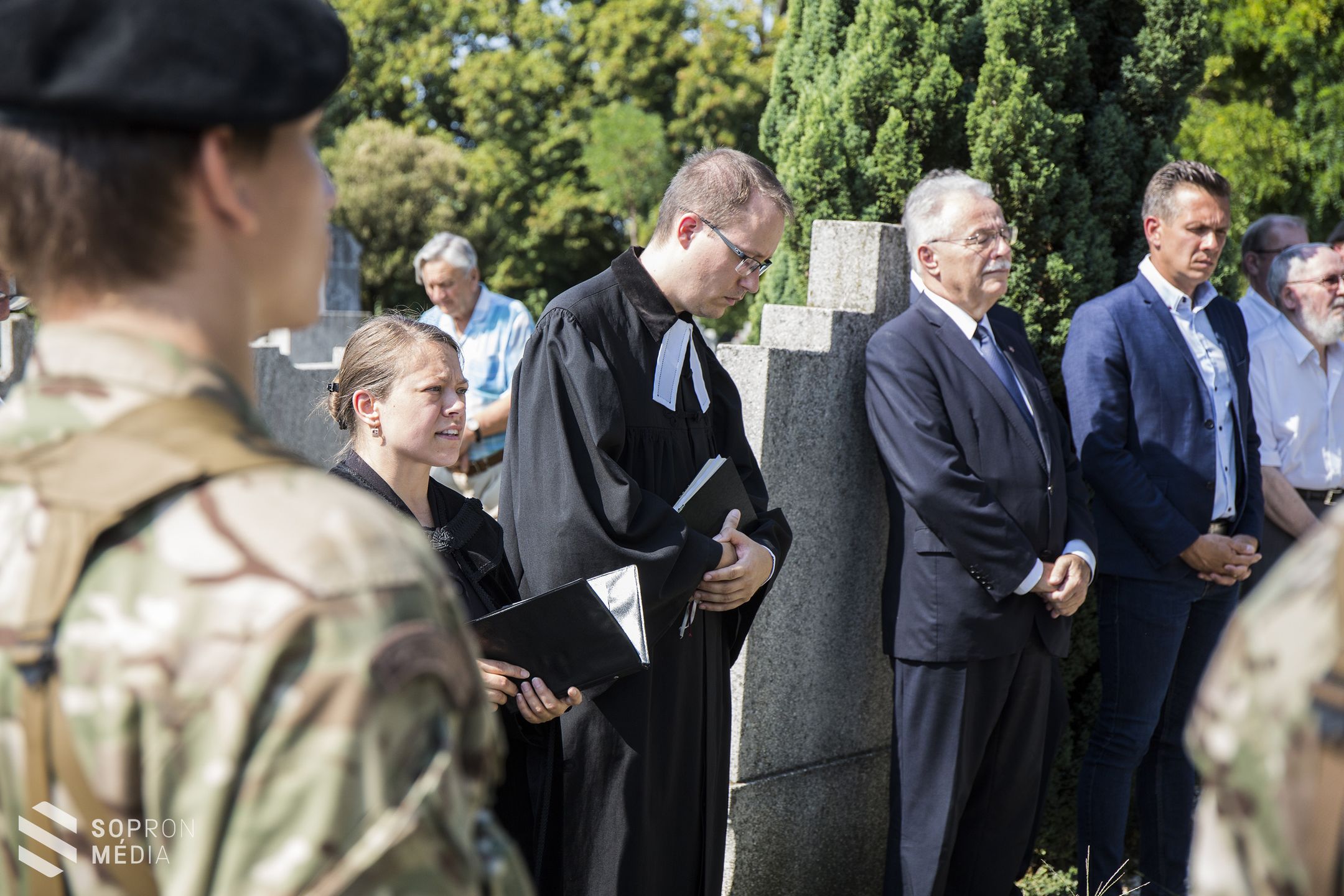Végső nyugalomra helyezték a civil áldozatokat