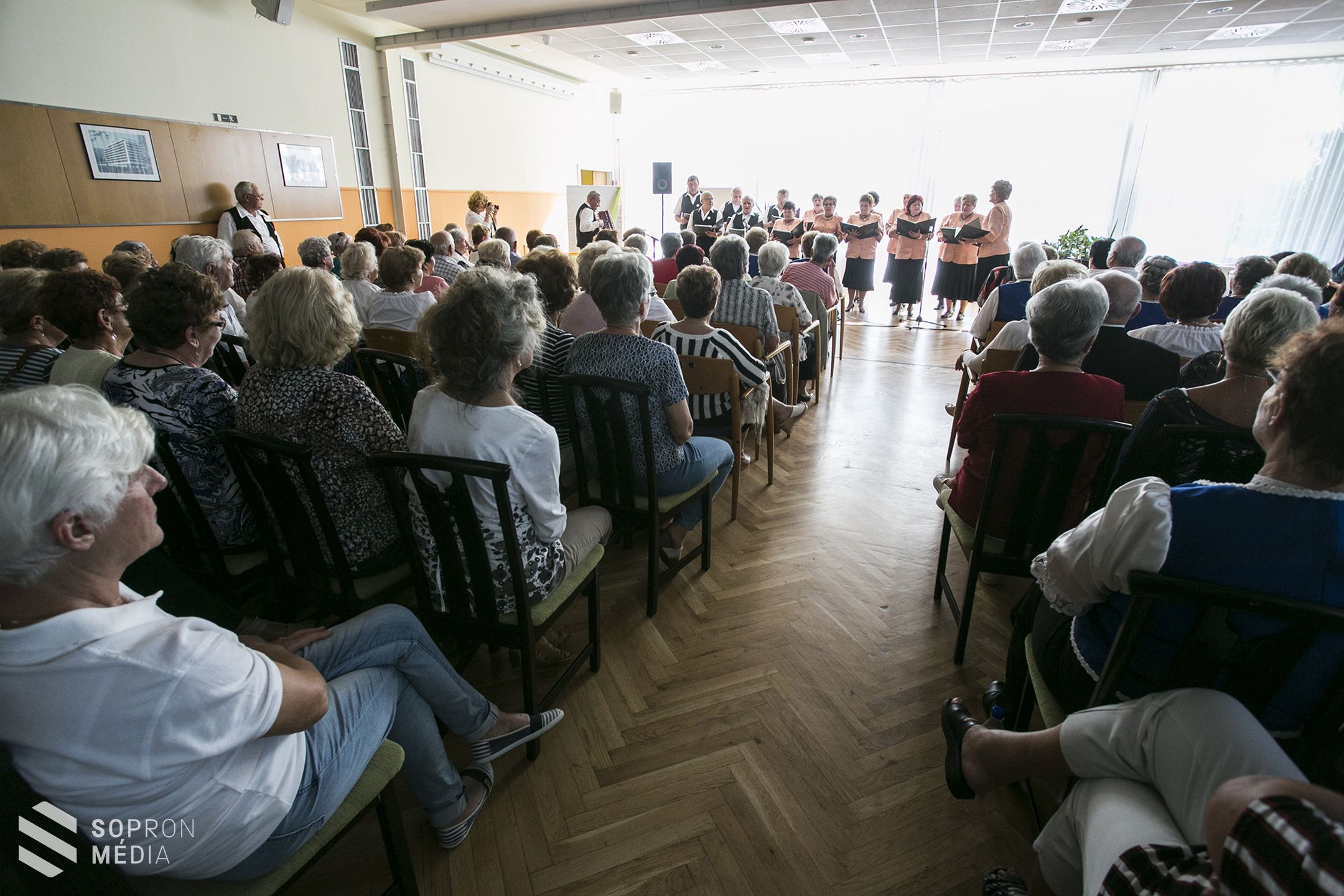 Életet az éveknek! Nyugdíjas kulturális találkozónak ad otthont Sopron