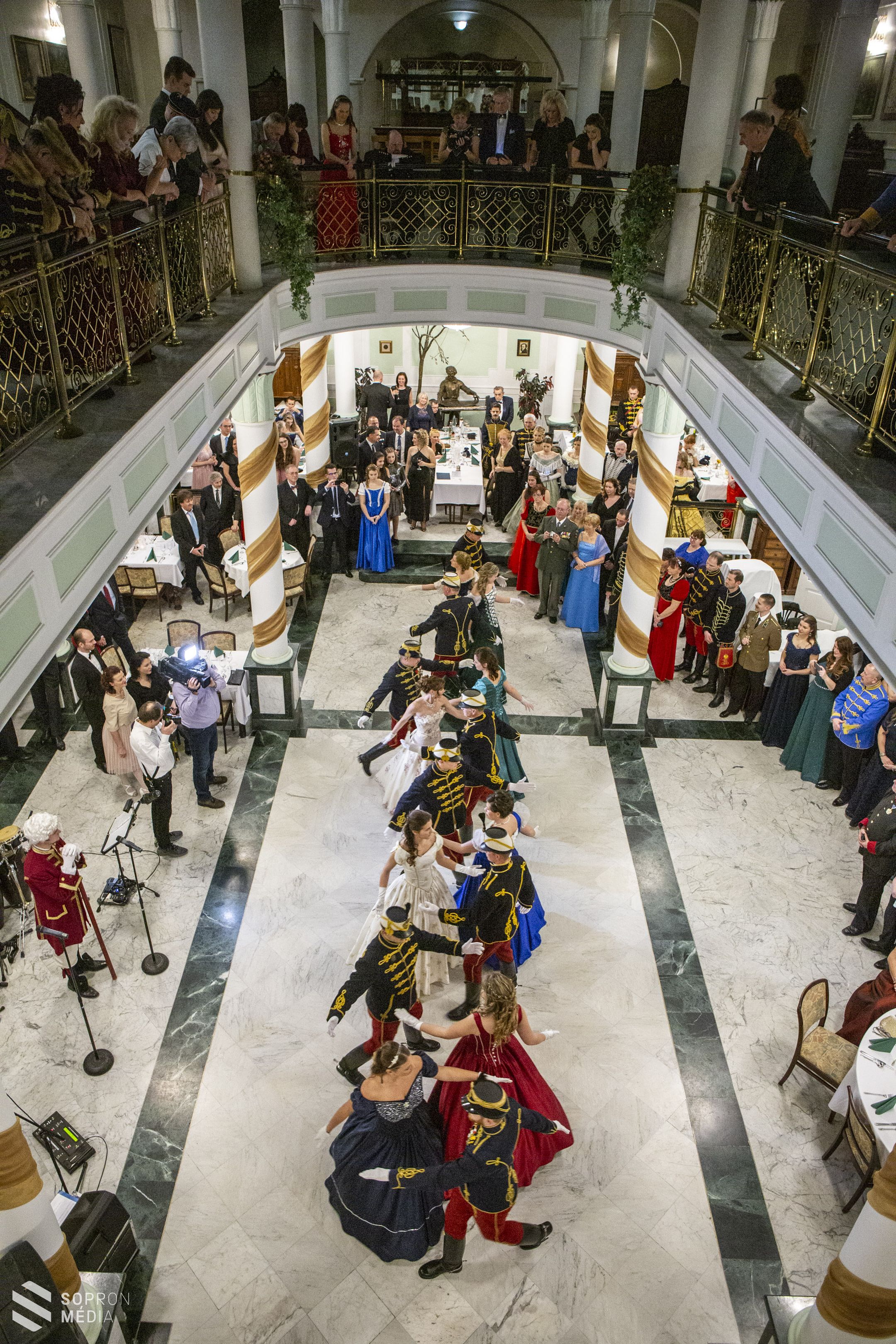 Idén is báloztak a huszárok Sopronban