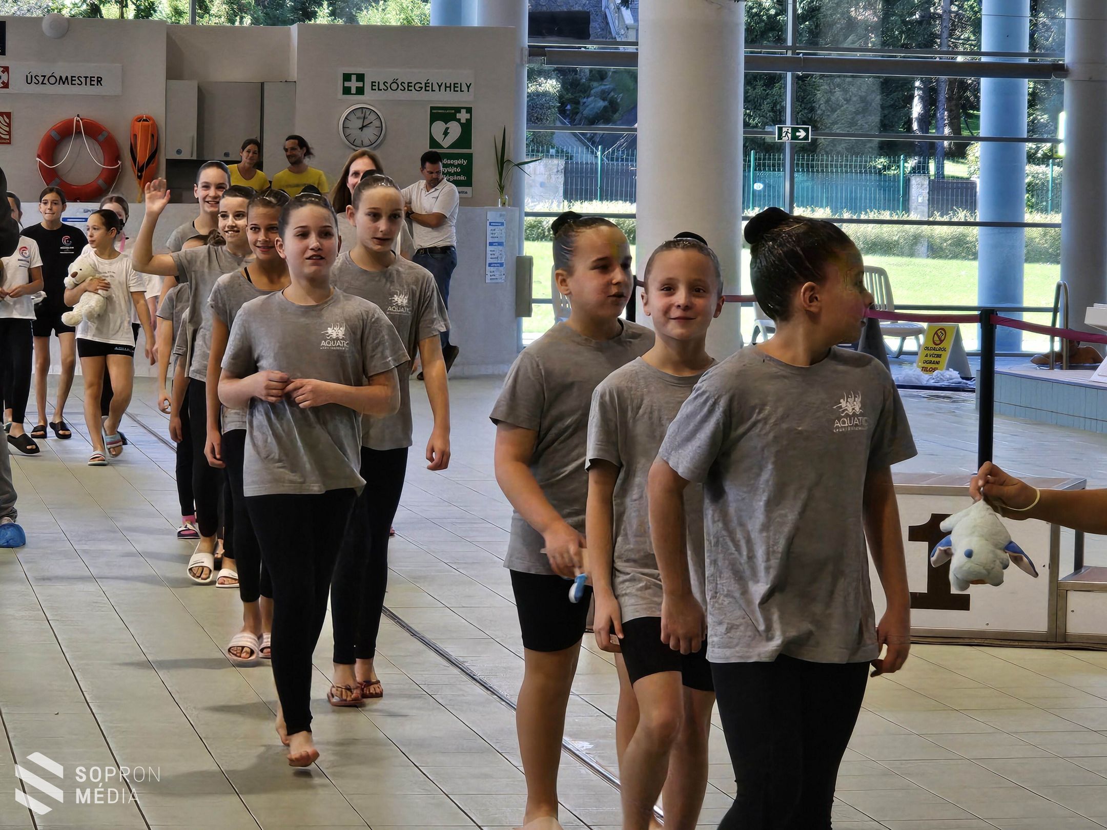 Az első soproni szinkronúszó versenyt rendezték meg a Lőver uszodában