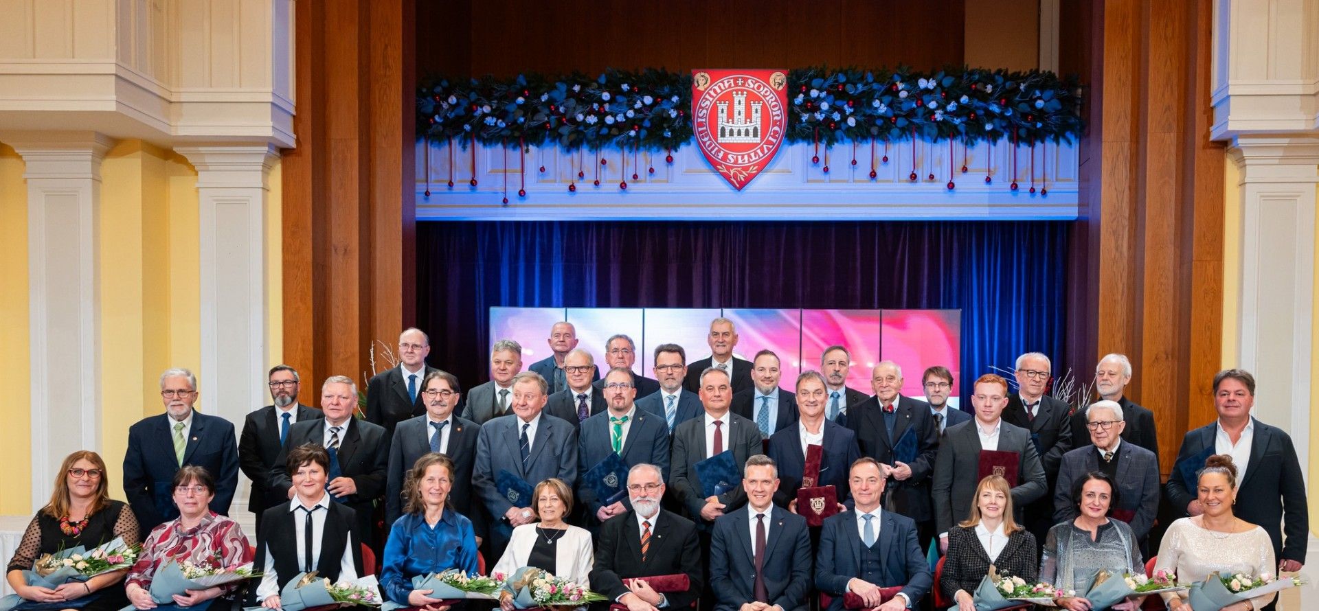 A városi kitüntetések átadásával vette kezdetét a hűségnapi ünnepségsorozat