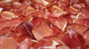 Az élelmiszerellenőrzés eddigi mérlege: kevesebb jogsértés és bírság