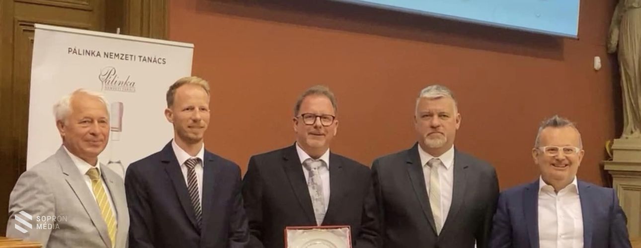 Magyarország legeredményesebb pálinkafőzdéje lett a hegykői 1 Csepp pálinkaműhely