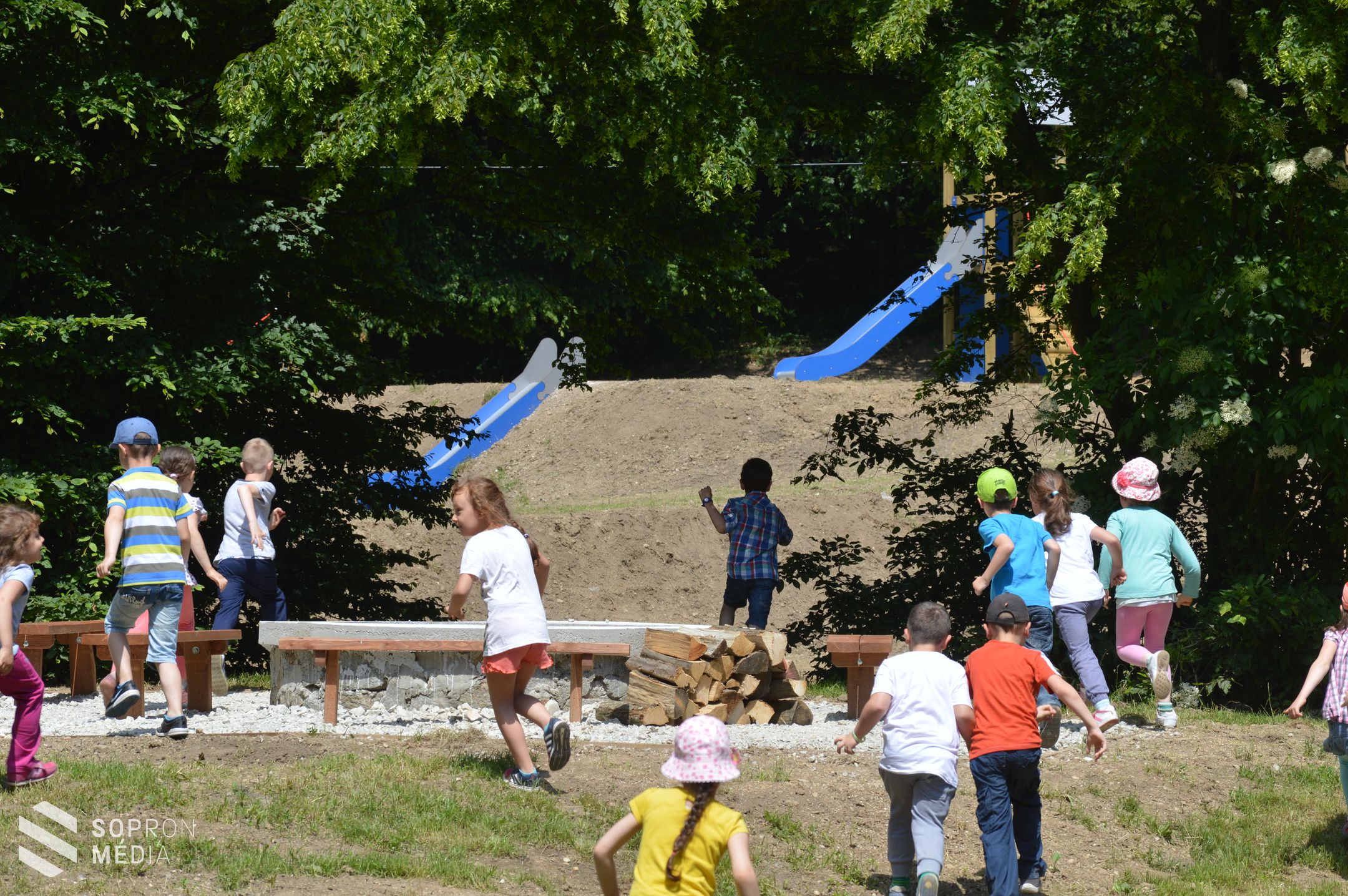Átadták a felújított brennbergi Autóspihenőt