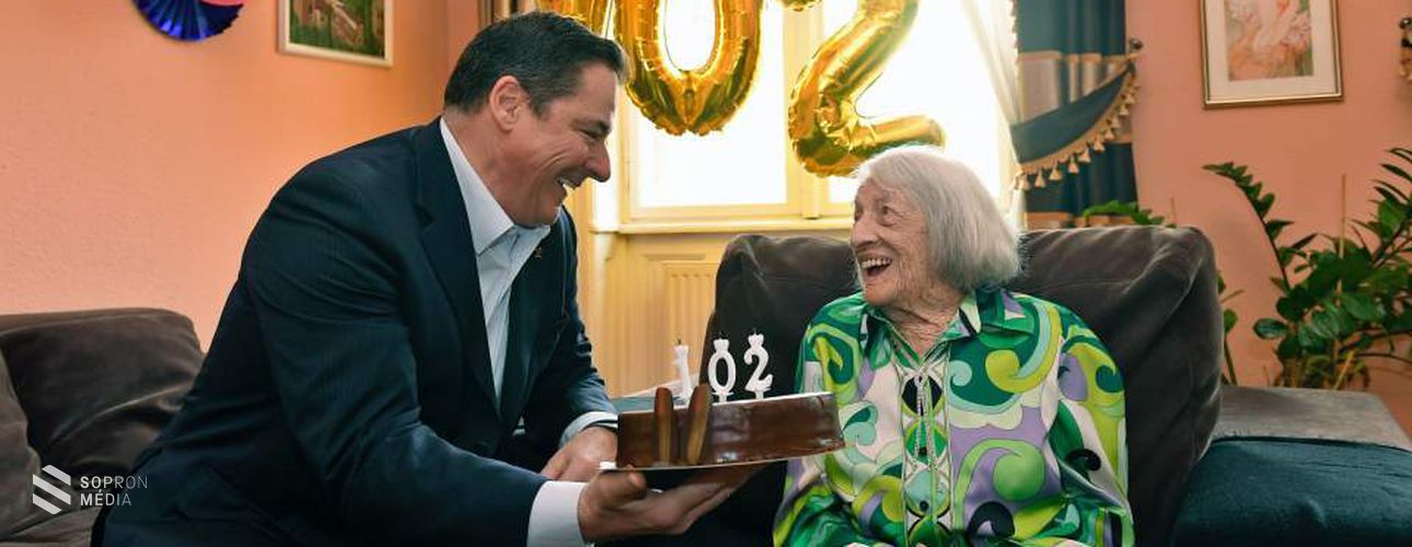 102 éves az ötszörös olimpiai bajnok tornász, Keleti Ágnes