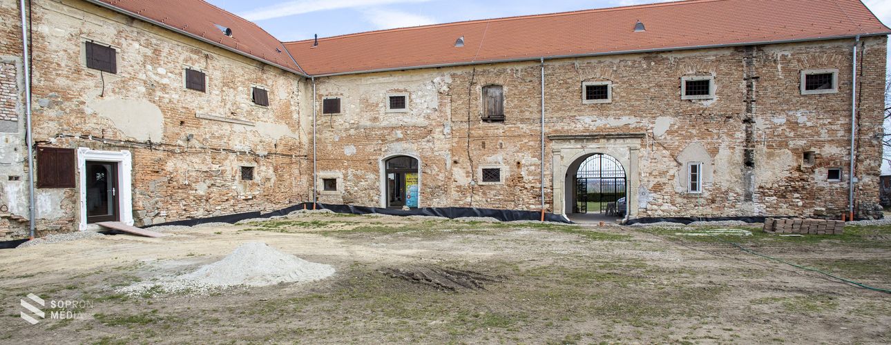 Megújul a fertőszéplaki Széchényi kastély és a templomdomb