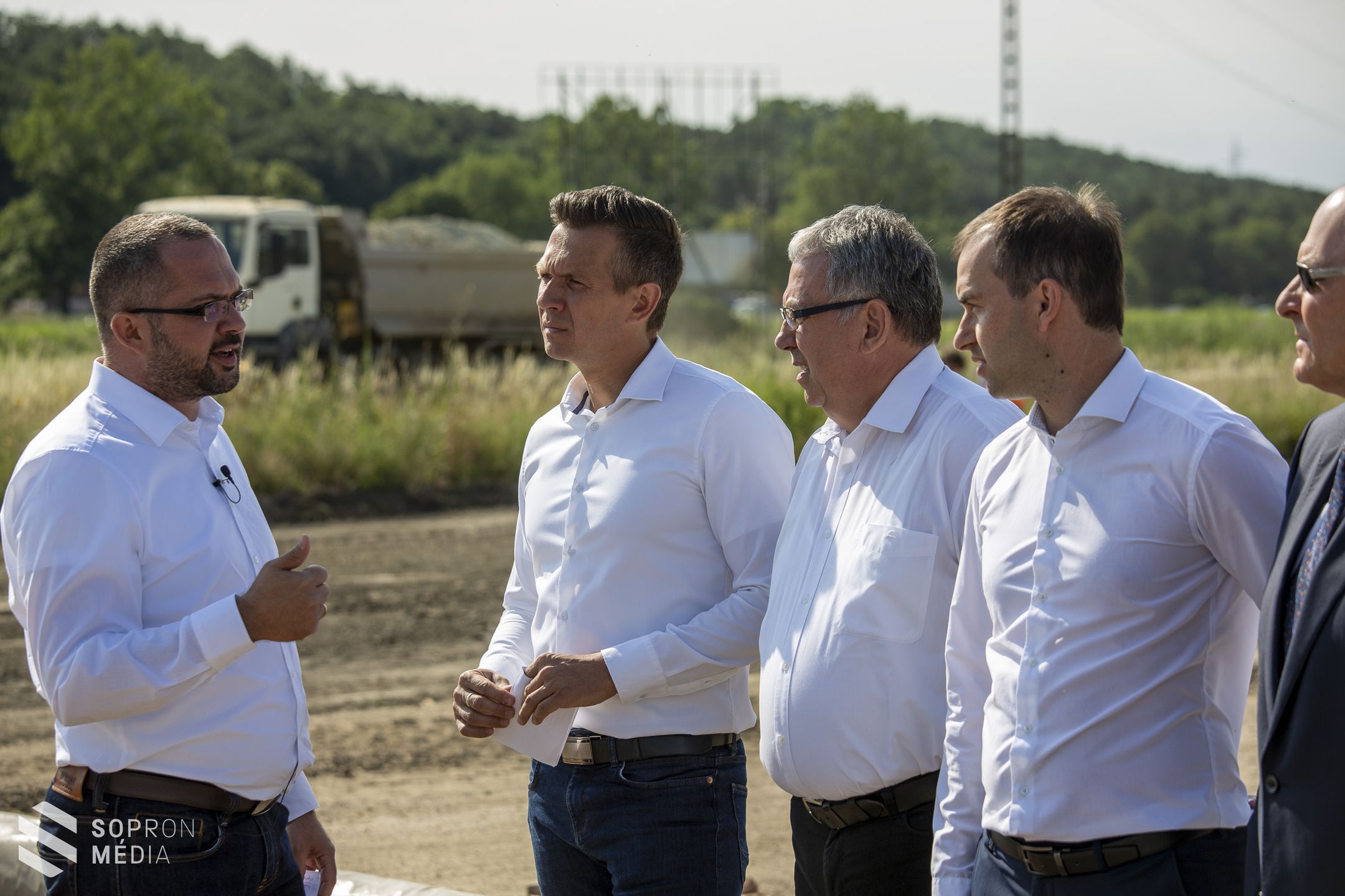 Látványos szakaszához érkezik az M85-ös út építése