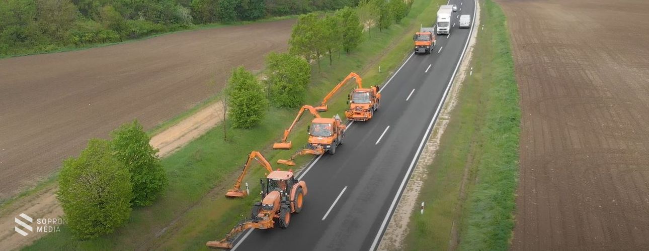 Kiemelt figyelmet fordít az út menti területek kaszálására a Magyar Közút
