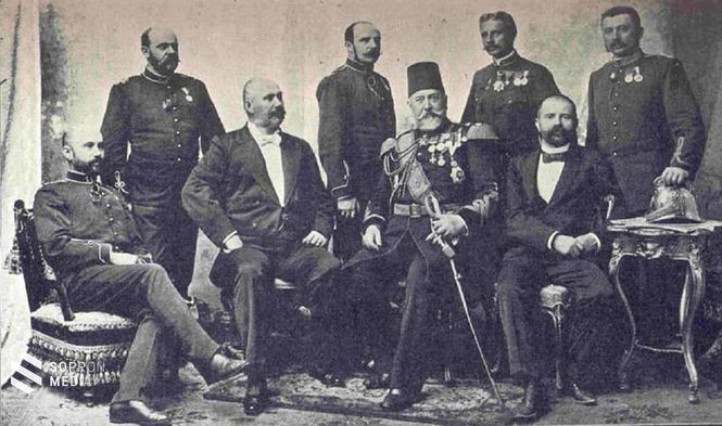 Gróf Széchenyi Ödön pasa, mint a török hadsereg tábornoka a török tűzoltóság főparancsnoka karddal 1897-ben. 