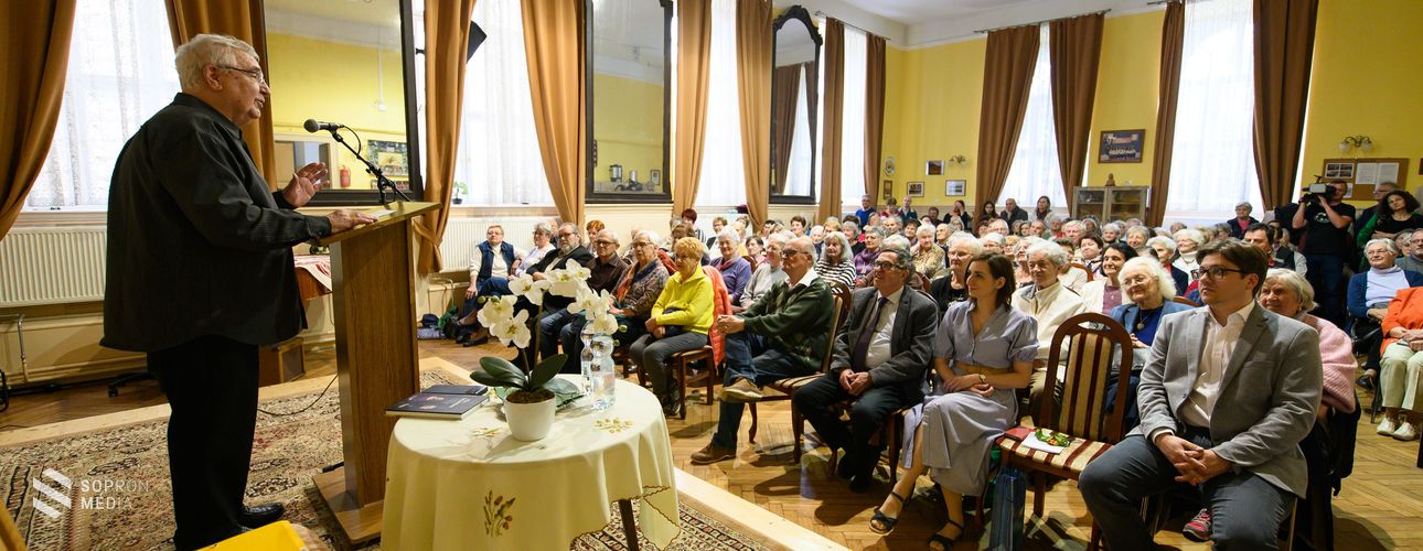 Bemutatták dr. Várszegi Asztrik emeritus pannonhalmi főapát könyvét Sopronban