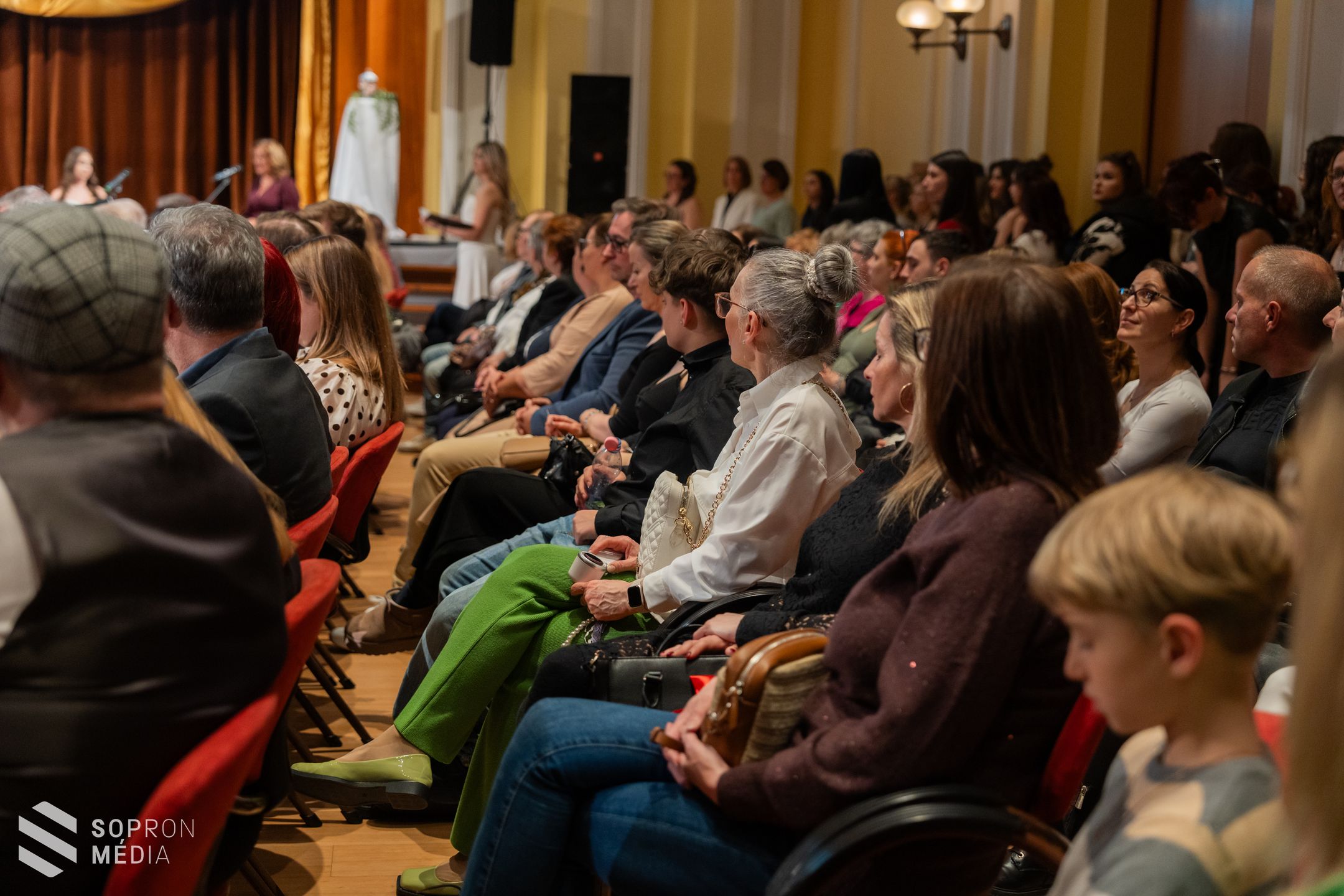 Divatgála a Határtalan Elegancia jegyében