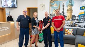 Tűzőltó készülékeket adományozott az IKEA a Soproni Katasztrófavédelmi Kirendeltségnek