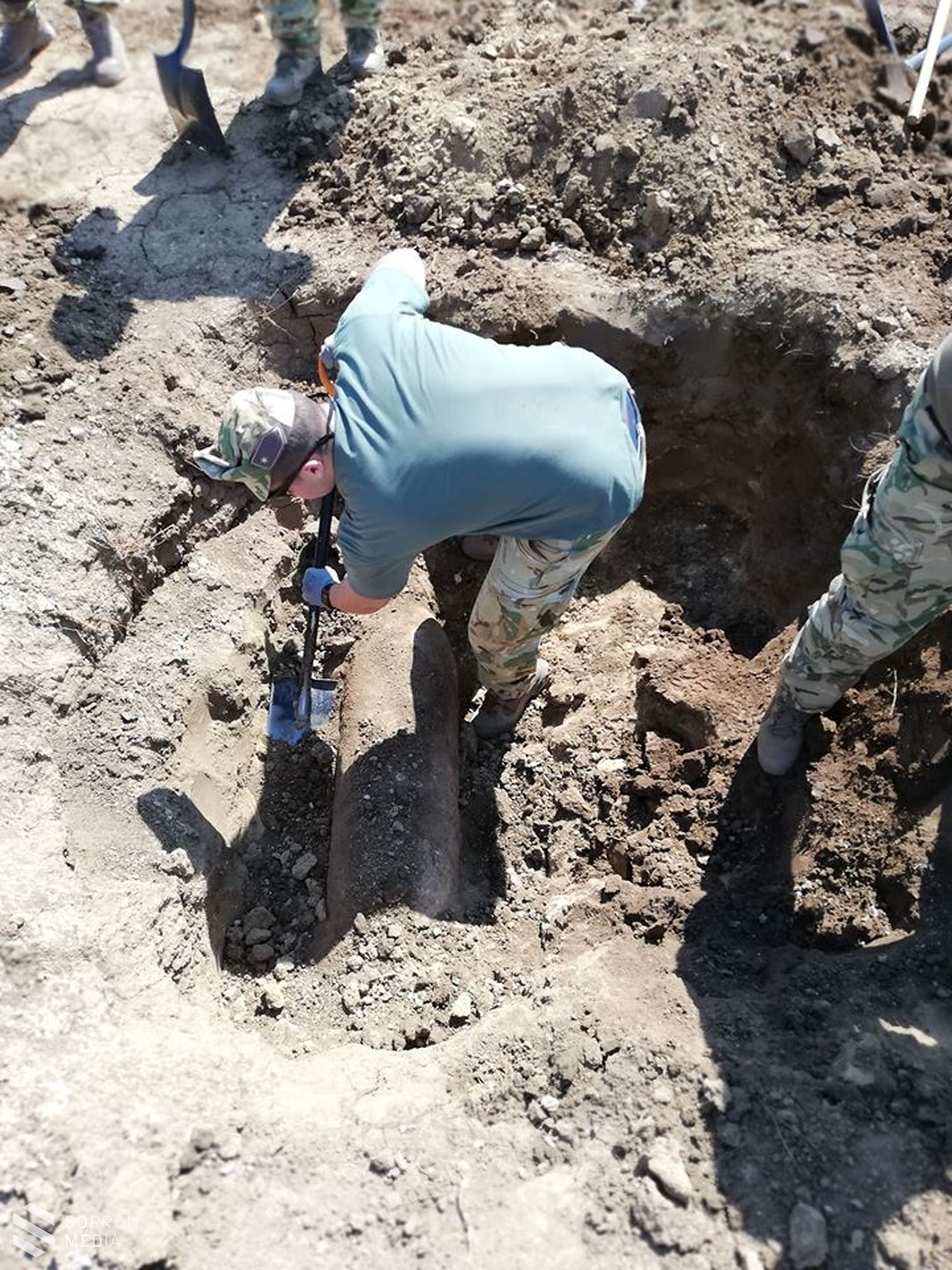 Ezt a bombát szállították el Bük külterületéről - FOTÓK!