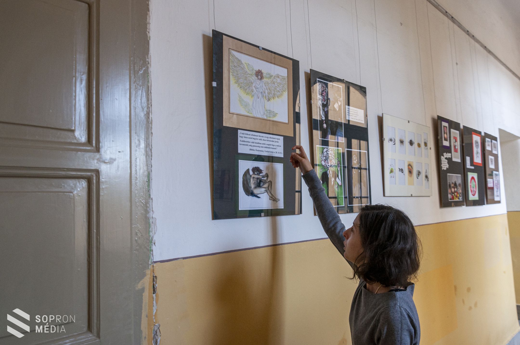 Tehetség, inspiráció és kreativitás: önálló kiállítása nyílt a soproni diáknak  