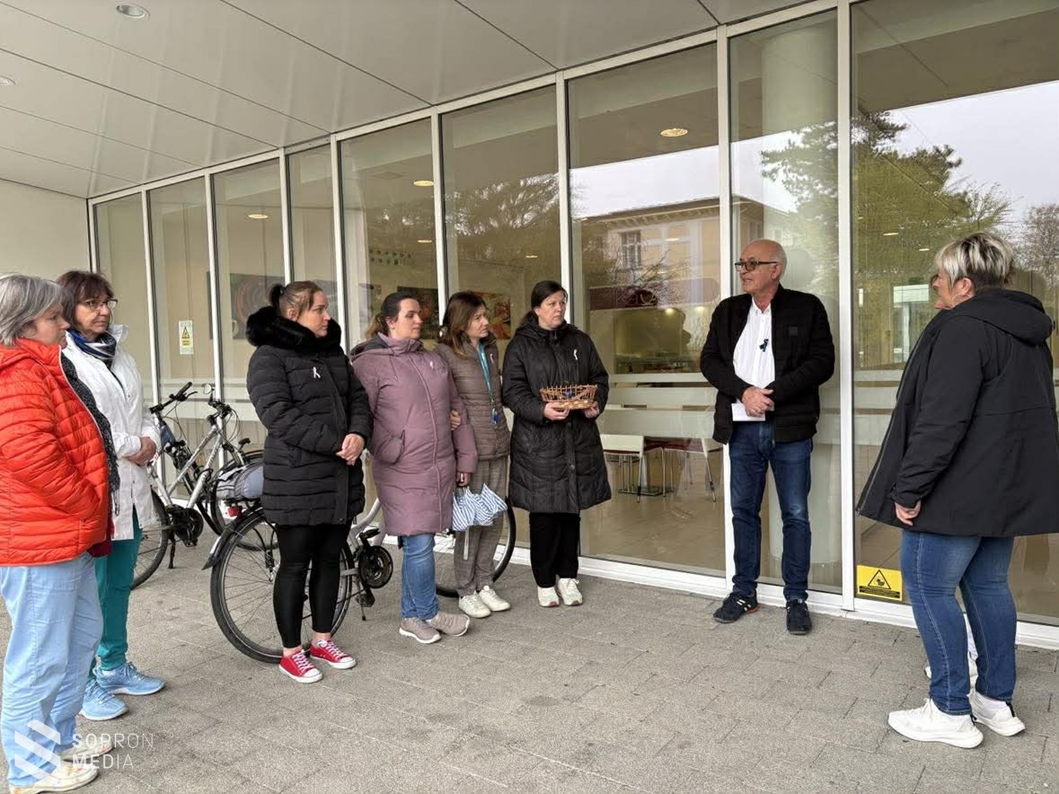 Rákellenes világnapi sétát tartottak a Soproni Gyógyközpontban