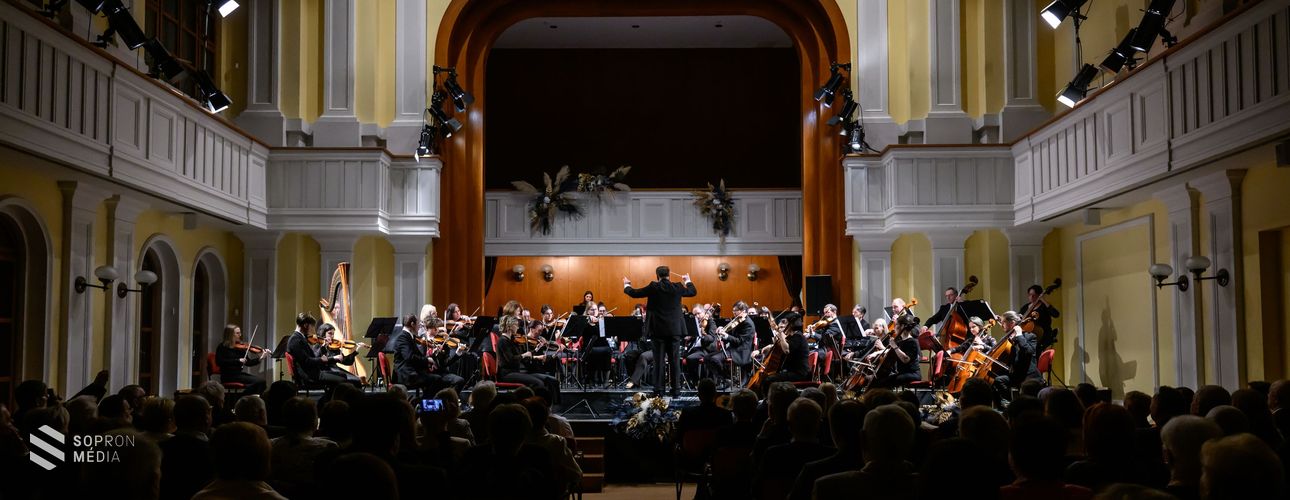 Újévi koncert nemes és érzelmes keringőkkel