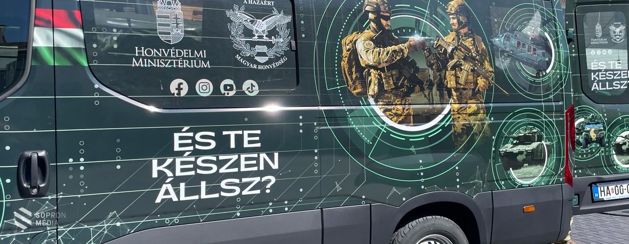 Látványos installációval toboroz a Magyar Honvédség Sopronban!