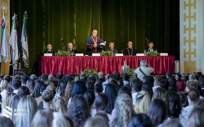 Tanévnyitó a Soproni Egyetemen: rekordszámú elsőéves hallgató kezdi meg  tanulmányait - SopronMédia