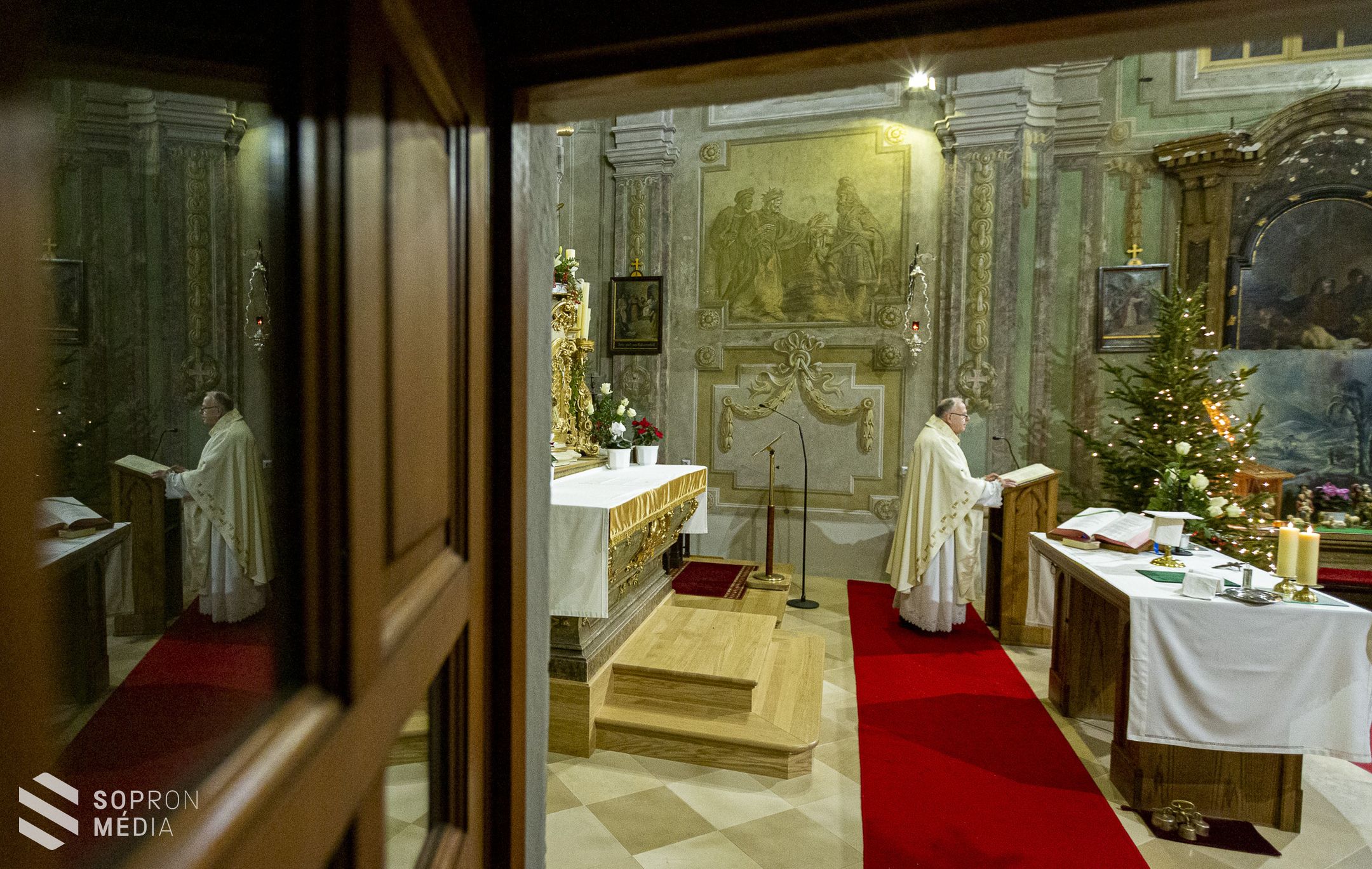 Megáldották a helyi borászok nedűit Sopronban