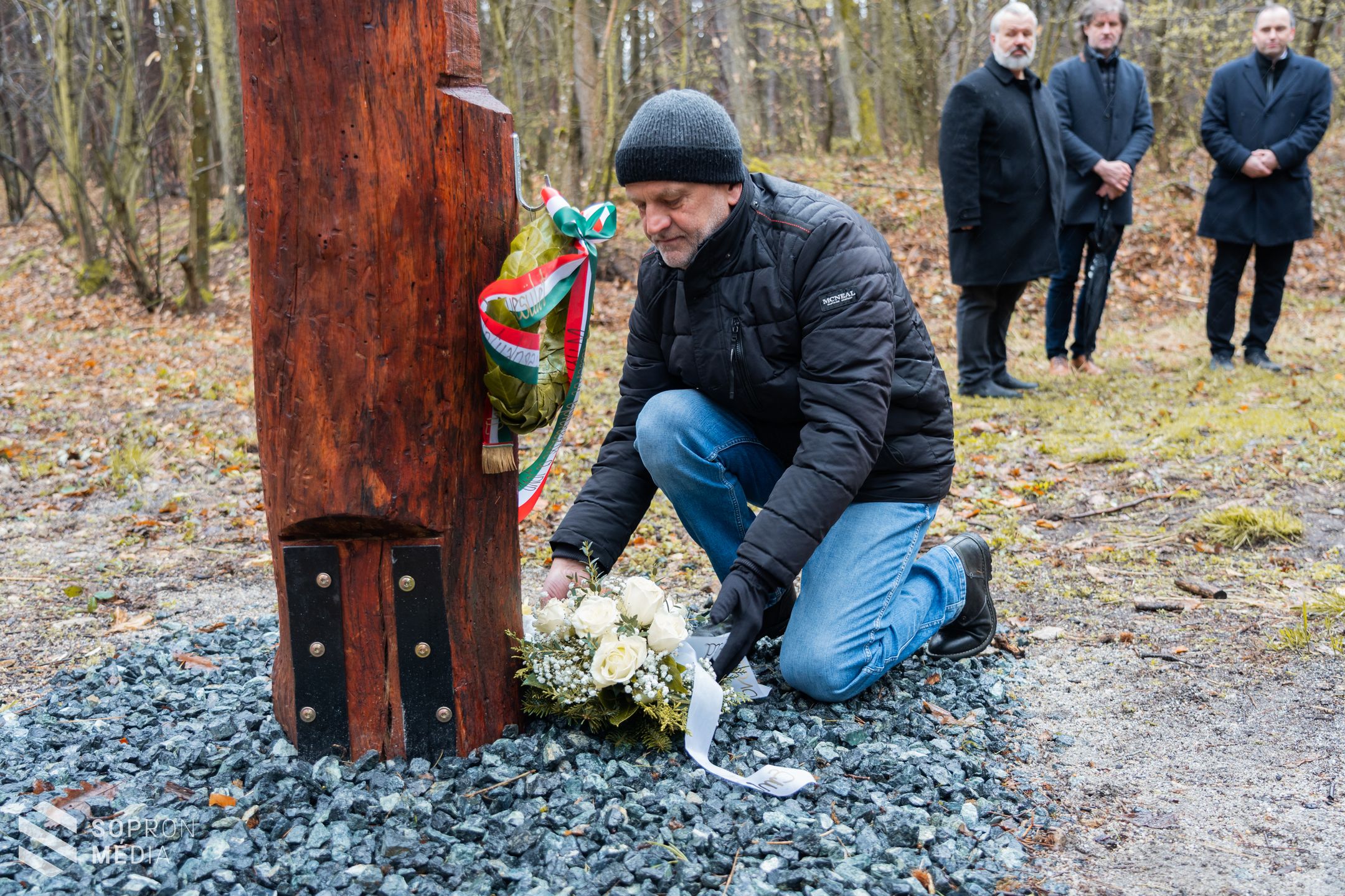 Dr. Nováki Gyula tiszteletére avattak emlékoszlopot Sopronban