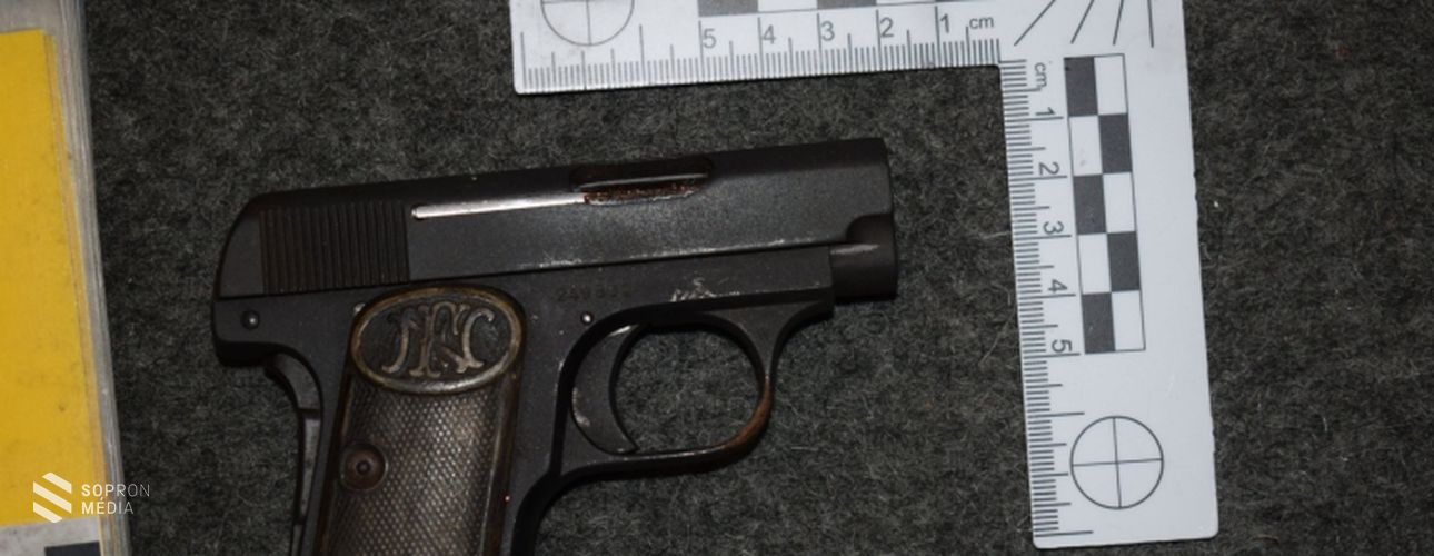 Engedély nélkül tartott fegyvert az osztrák férfi – a Soproni Rendőrkapitányságra állították elő