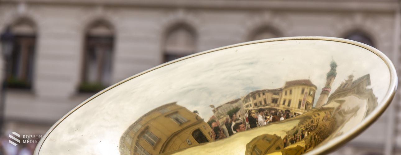 Fúvószene töltötte be Sopron utcáit
