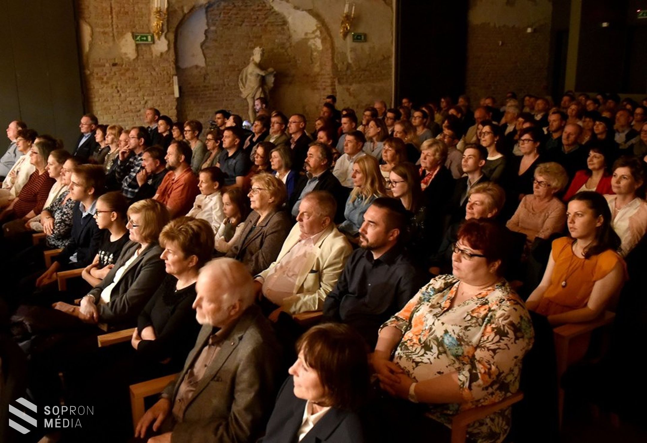 Tompos Kátya és Hrutka Róbert elvarázsolta az Esterházy-kastély közönségét