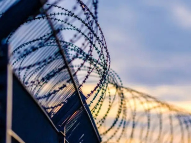 Édesanyjuknak üzentek az elítéltek a rácsok mögül