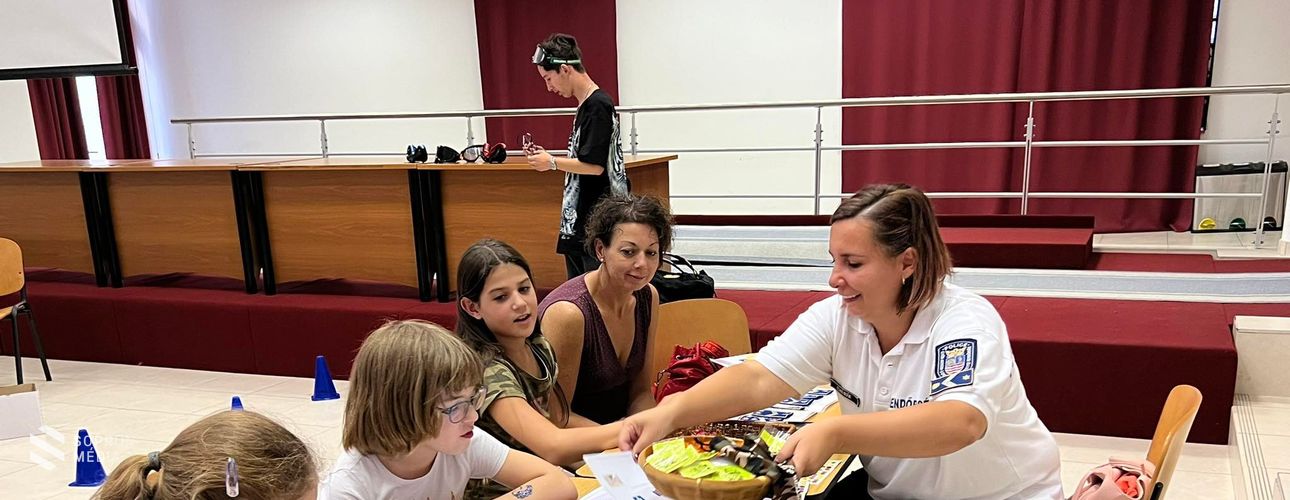 A rendőrökkel is találkozhattak a kutatók éjszakájára ellátogatók
