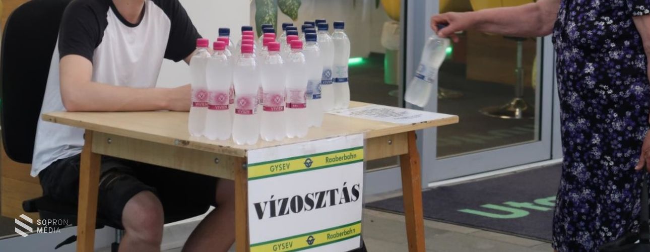 Hőségriadó – hétfőtől megkezdte a vízosztást a GYSEV Zrt.