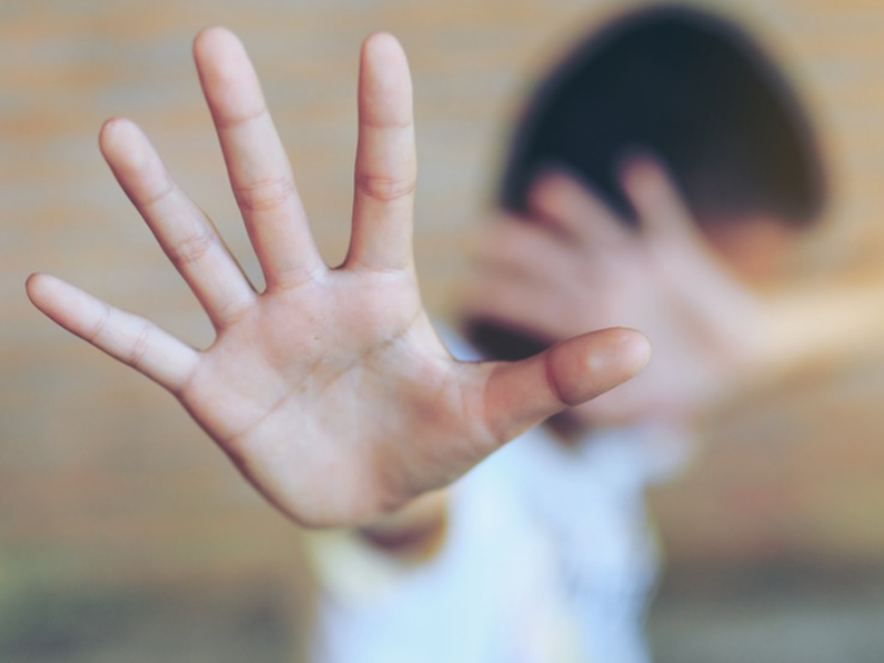 Bántalmazták a gyermekotthonban élőket – vádat emeltek az ügyben