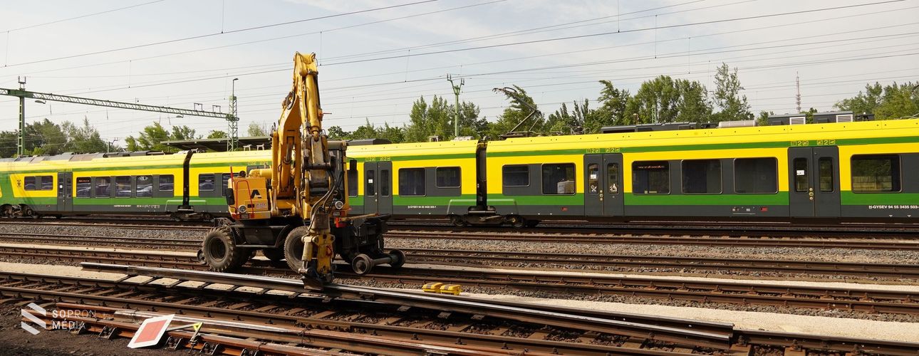 Vonatpótló autóbuszok közlekednek júliusban Sopron és Csorna között