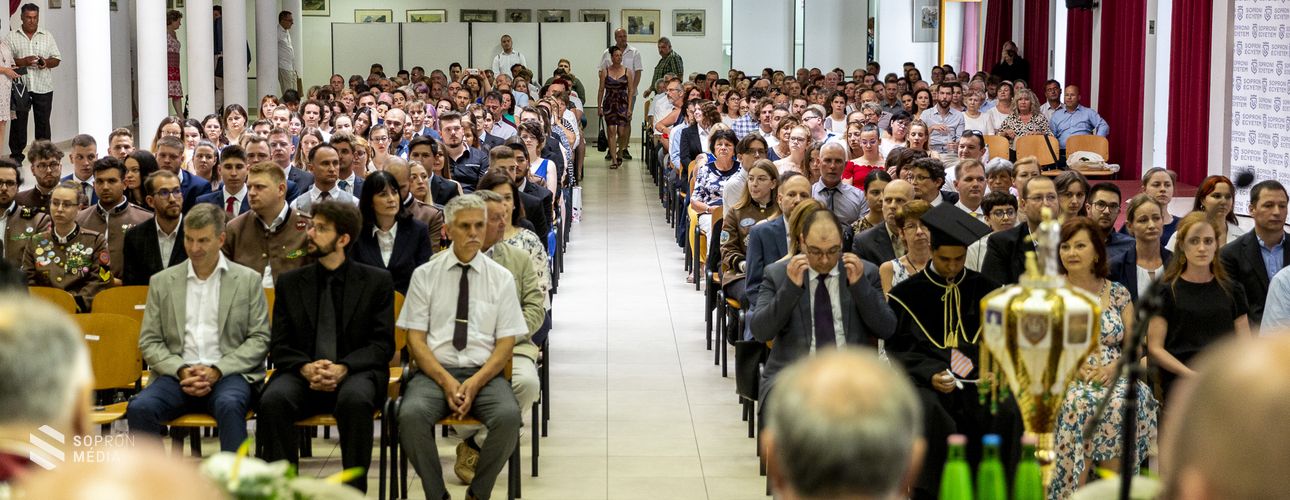 Diplomaosztó ünnepség a Soproni Egyetemen
