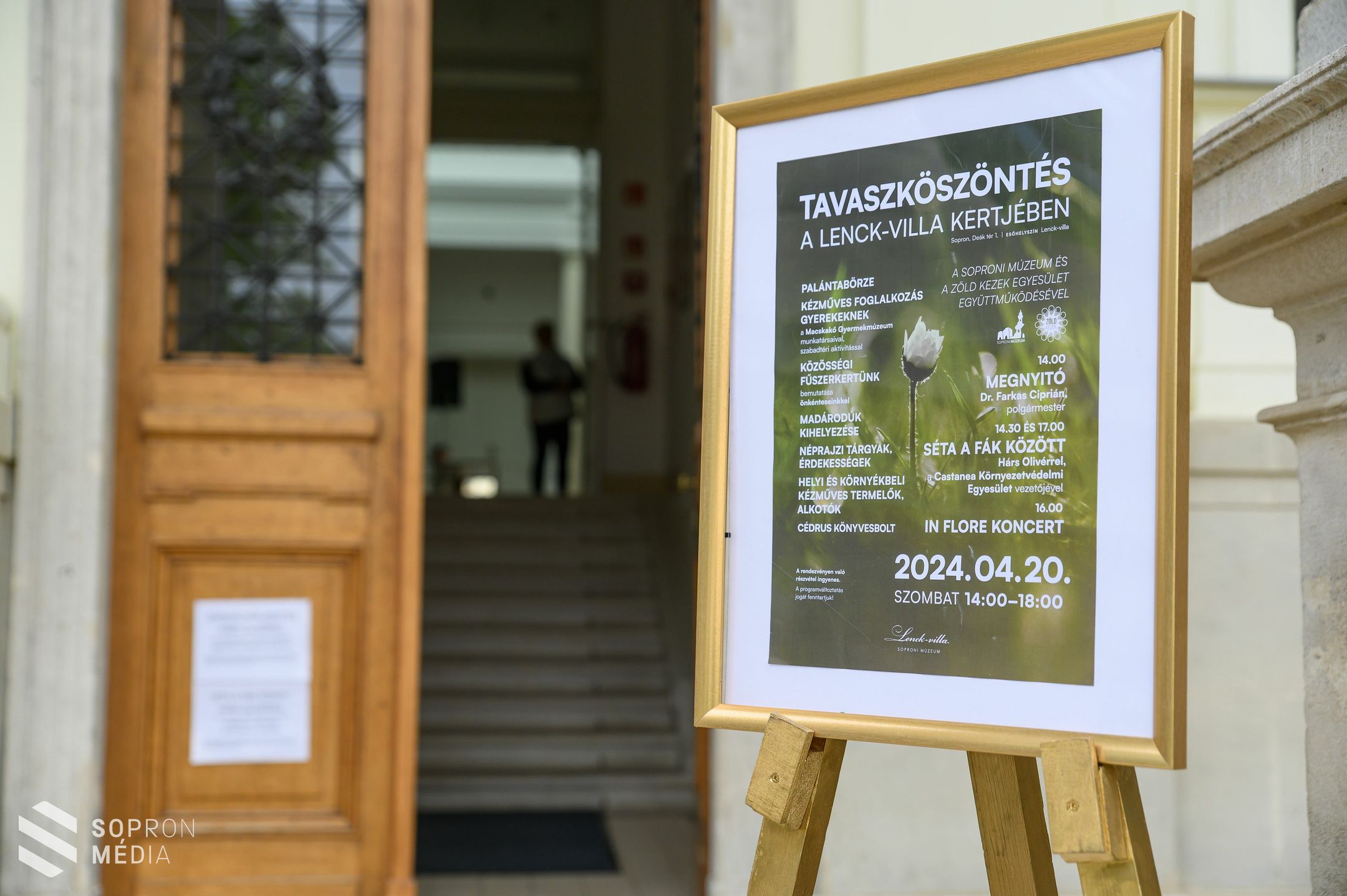 Tavaszköszöntés a Lenck-villa kertjében