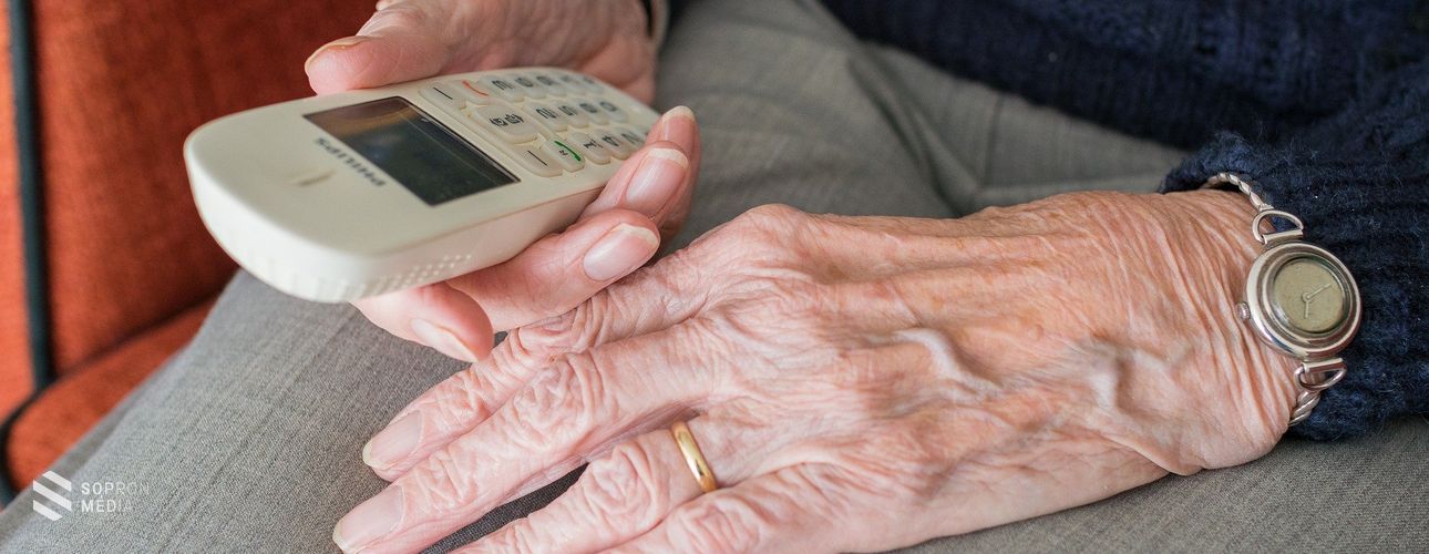 Hogyan védekezhetünk a telefonos és internetes csalók ellen?  - A szakember válaszol 
