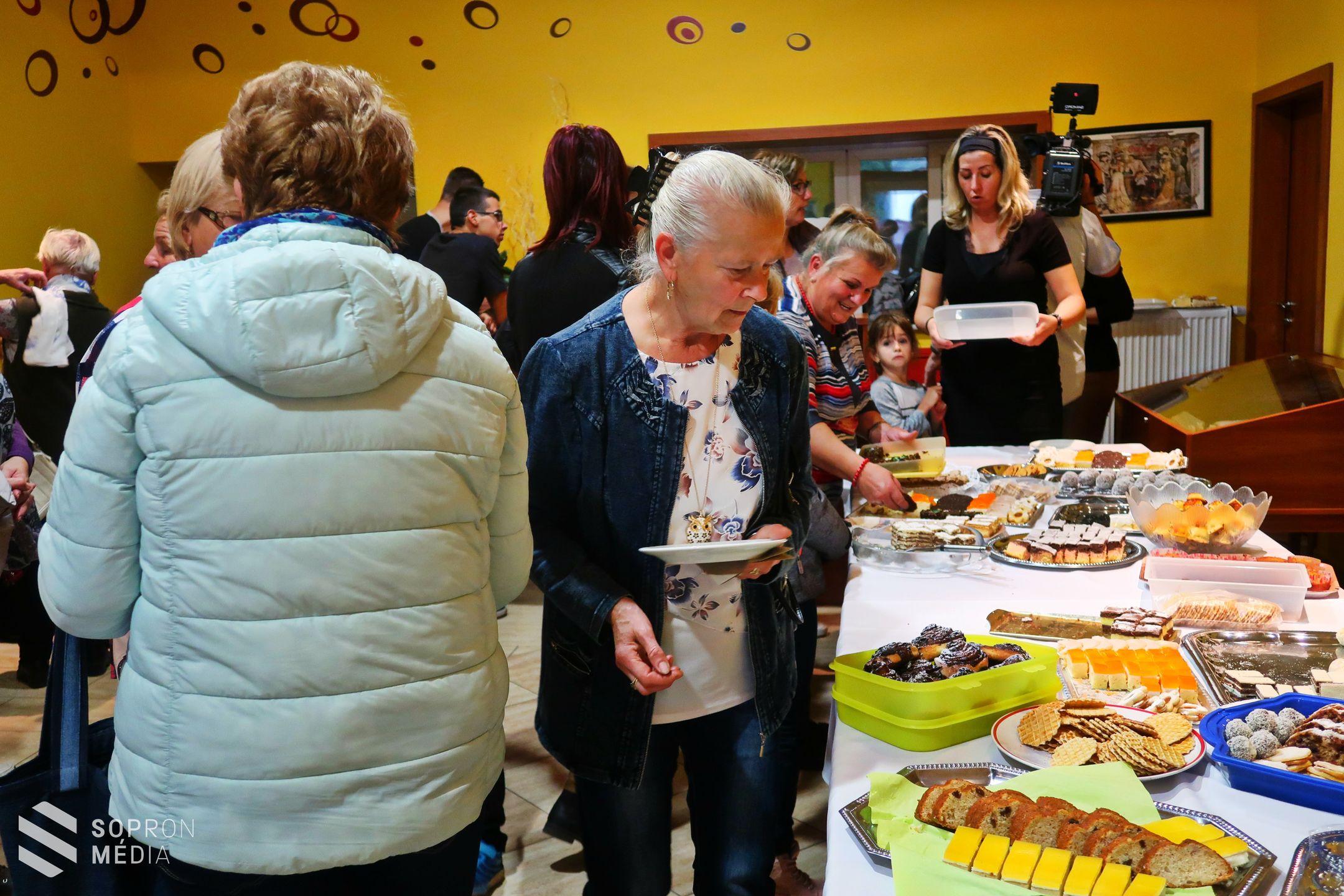 Nagysikerű jótékonysági sütivásárt tartottak Lövőn