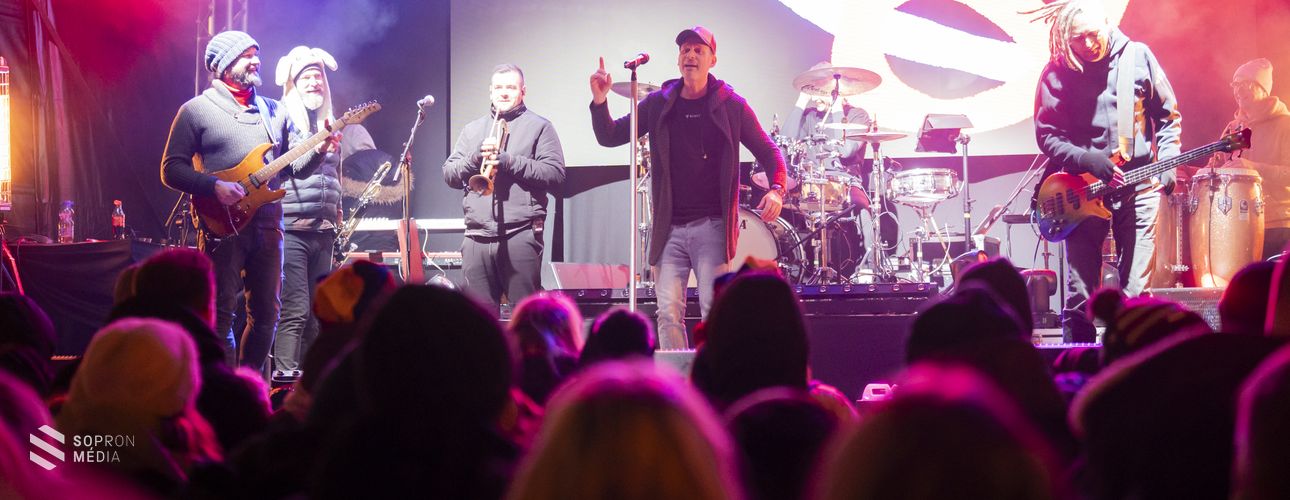 Fergeteges utcabállal búcsúztatták az óvévet Sopronban