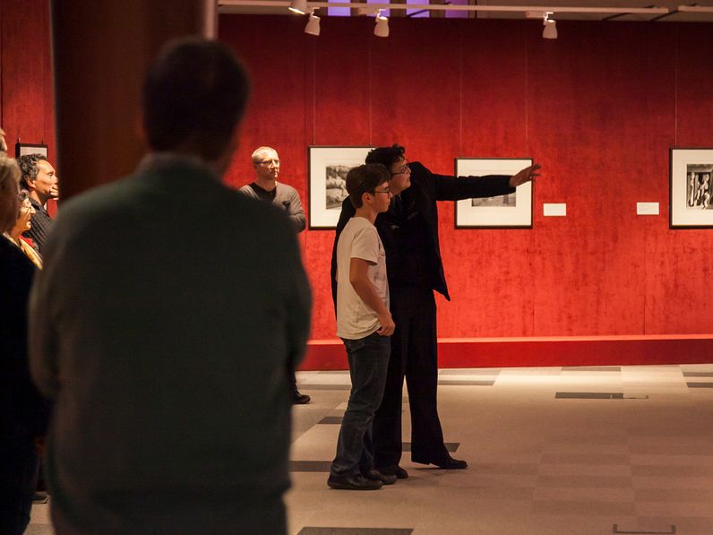 Rendhagyó tárlatvezetések a Robert Capa kiállításon
