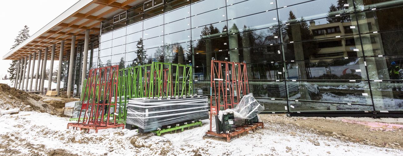 Impozáns látványt nyújt az új épülő uszoda 