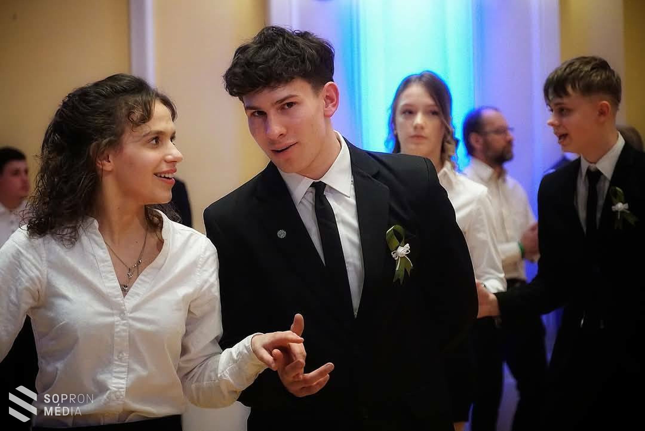 A fiatalok egyik legszebb középiskolás élménye a koszorúcska