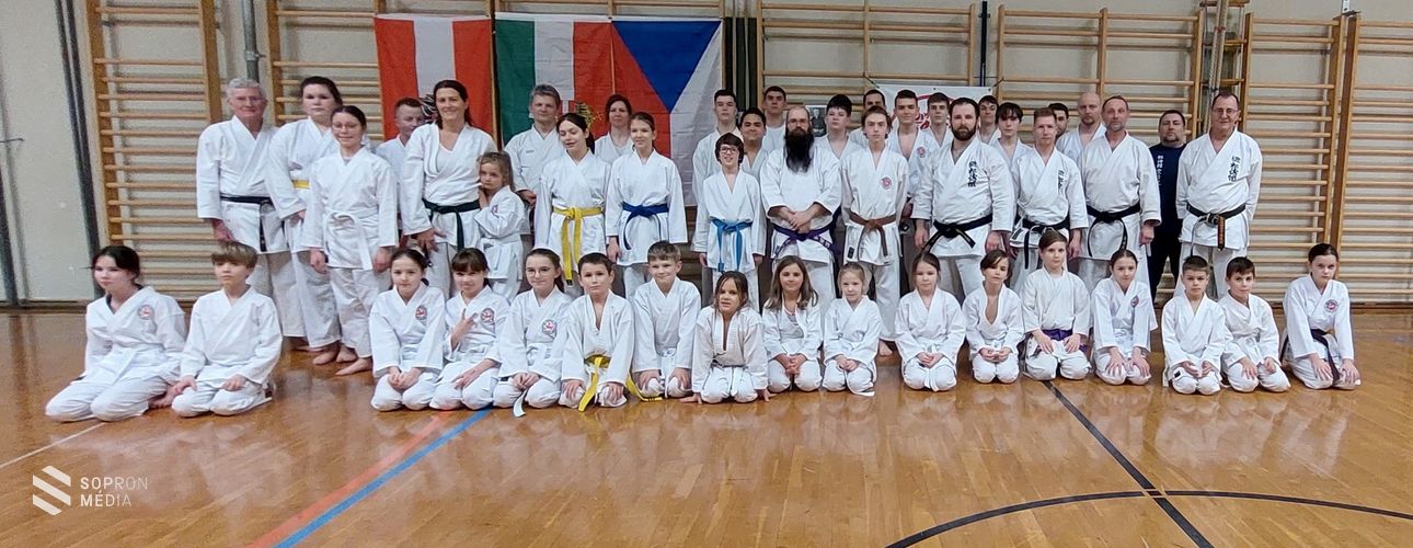 Sűrű hétvége a Shotokan Tigrisek háza táján