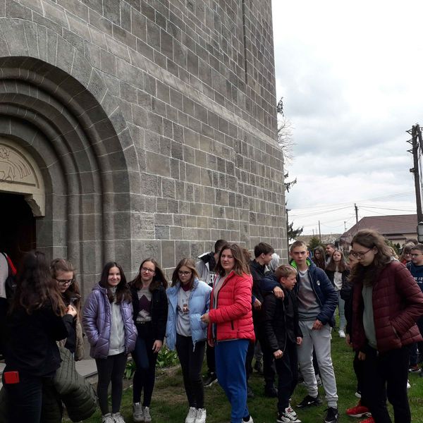 „Irodalmi és történelmi hősök Hont, Nógrád és Gömör vármegyékben, valamint a Szepességben” Határtalanul! program  (Lövői és zsirai 7. osztályosok)