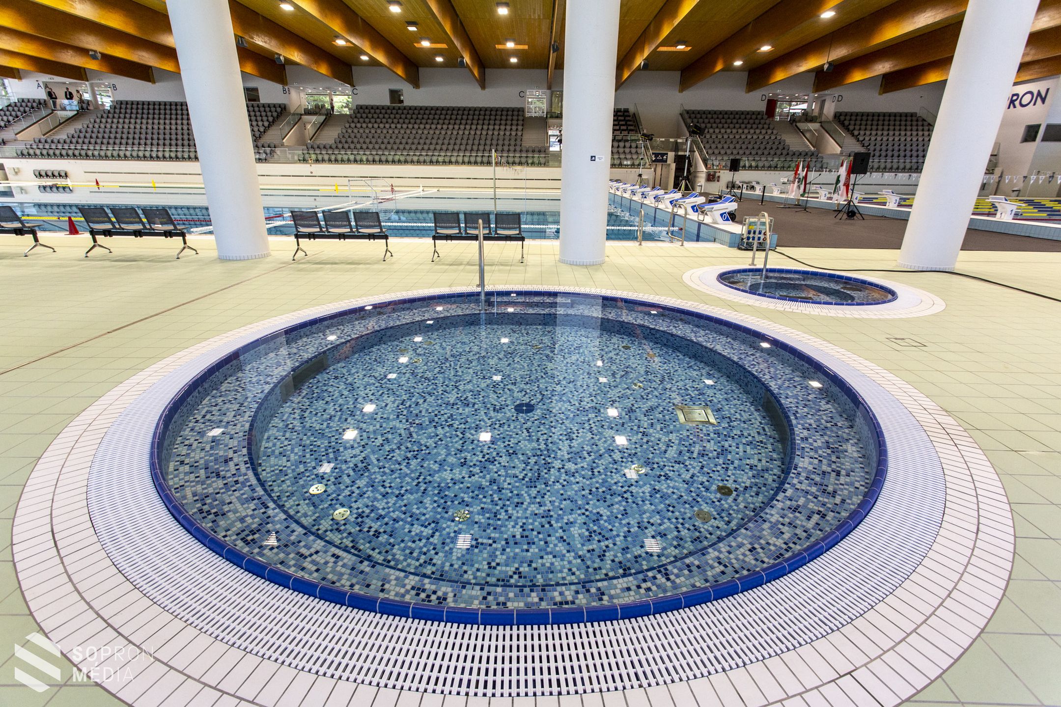 Átadták a Lőver Uszodát