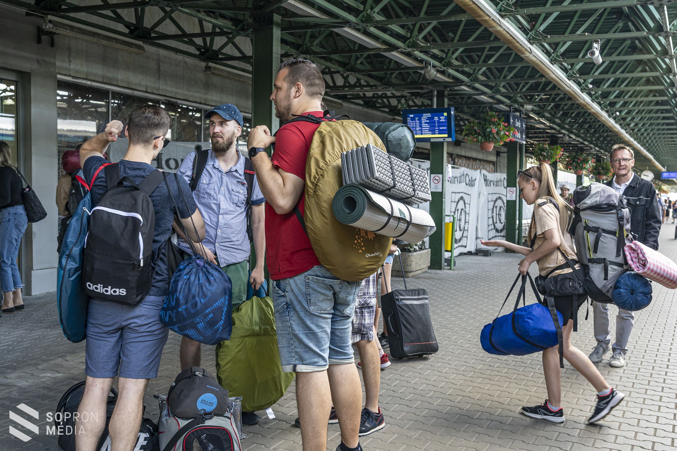 Megérkeztek Sopronba az első fesztiválozók