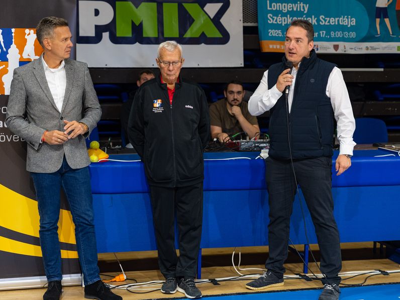 Hagyományteremtő céllal rendezték meg ismét a Szépkorúak szerdáját