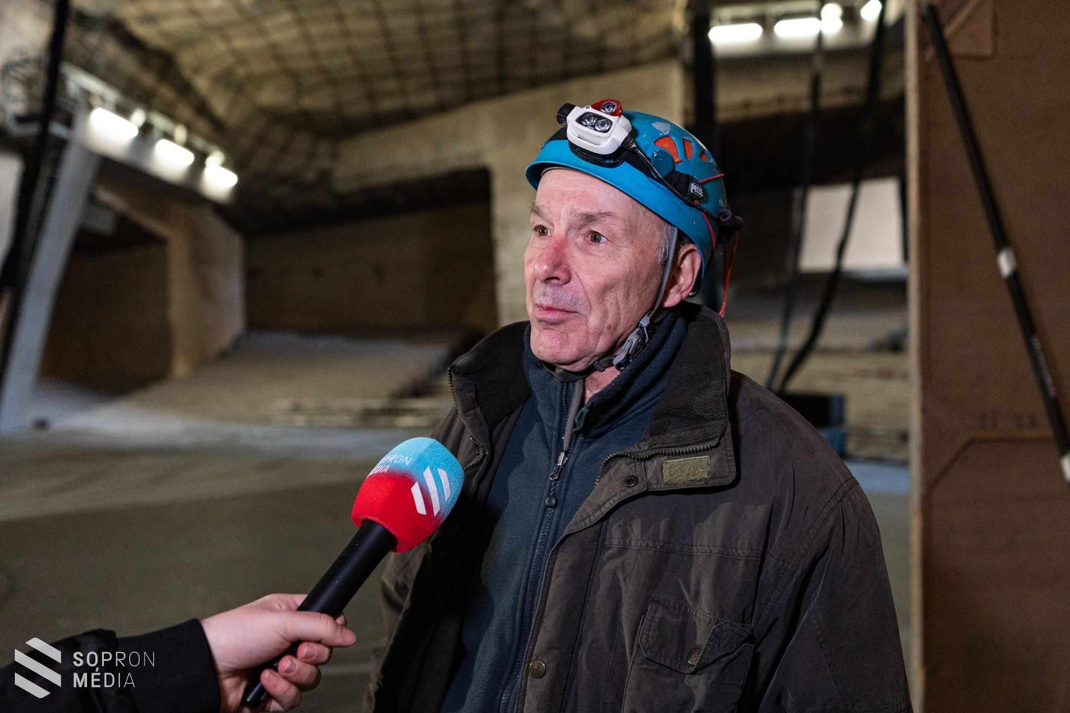 Bányászok dolgoznak a Fertőrákosi Kőfejtő és Barlangszínházban!