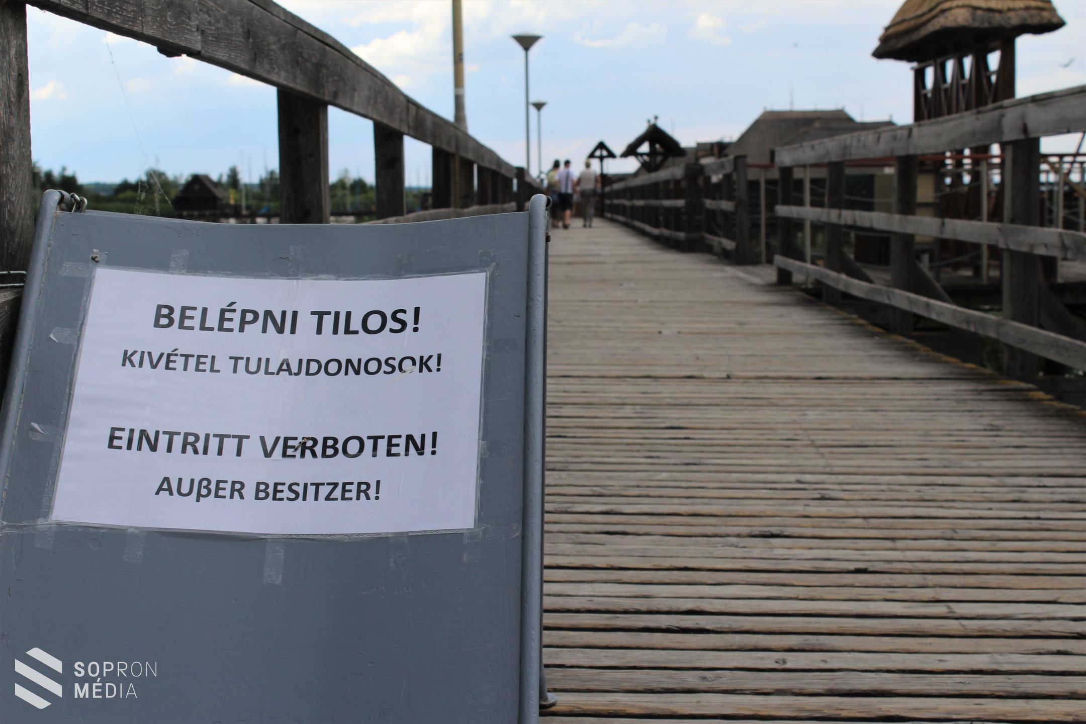 A cölöpházak egy héttel a tűz után (galéria)