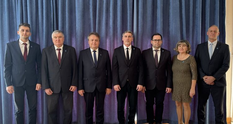 KÉPVISELŐ-TESTÜLETI TÁJÉKOZTATÓ bejegyzés borítóképe